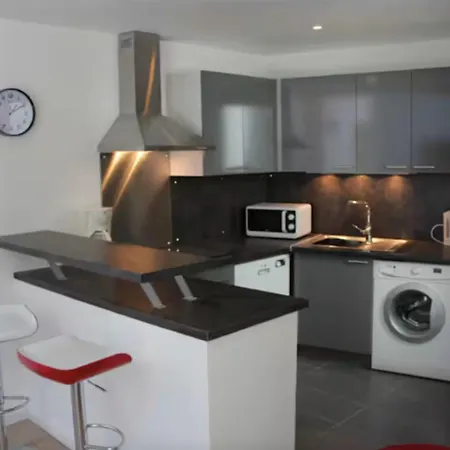 40 M Facing The Old Port Of La Rochelle (Charente-Maritime)