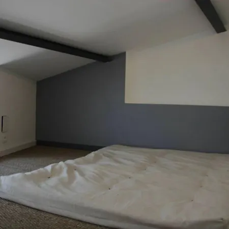 40 M Facing The Old Port Of