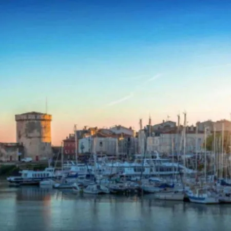 40 M Facing The Old Port Of Lejlighed *